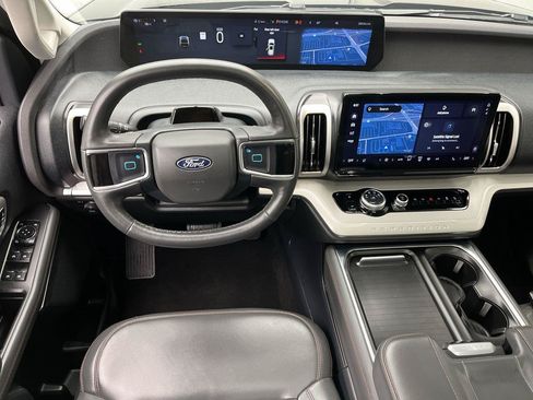 Used 2025 Ford Expedition Active AWD/4WD image 18