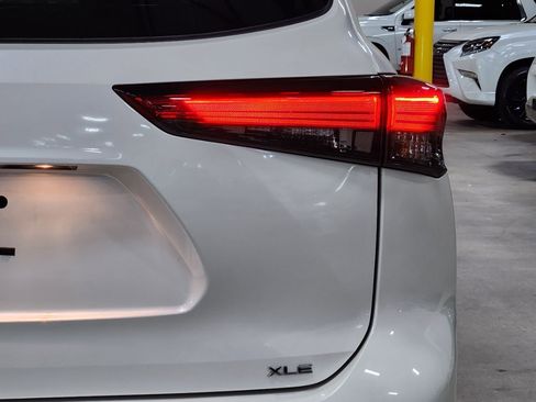 Used 2021 Toyota Highlander XLE FWD image 22