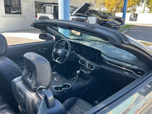 Used 2025 Ford Mustang Premium RWD image 29