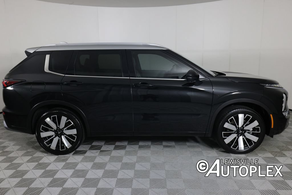 Used 2025 Mitsubishi Outlander AWD image 4