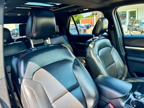 Used 2019 Ford Explorer XLT w/ Equipment Group 202A AWD/4WD image 20