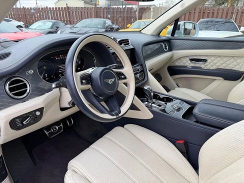Used 2021 Bentley Bentayga w/ First Edition Specification image 9