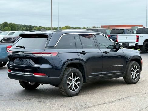 Used 2023 Jeep Grand Cherokee Limited AWD/4WD image 38