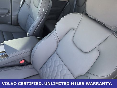 Certified 2025 Volvo XC90 B6 Plus image 27