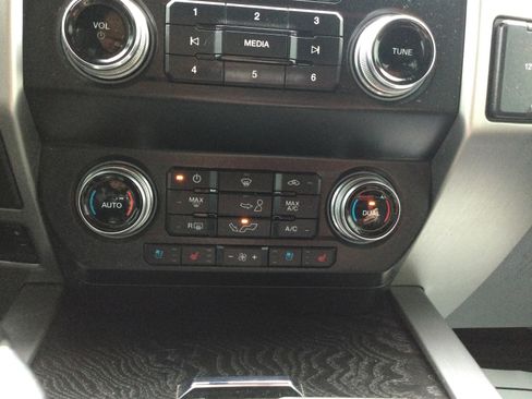 Used 2020 Ford F150 Platinum w/ Equipment Group 701A Luxury AWD/4WD image 16