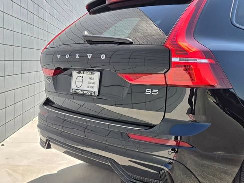 Used 2023 Volvo XC60 B5 Ultimate w/ Protection Package Premier FWD image 11