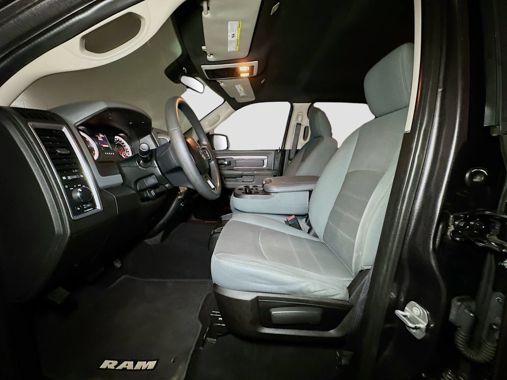 Used 2019 RAM 1500 Classic SLT AWD/4WD image 17