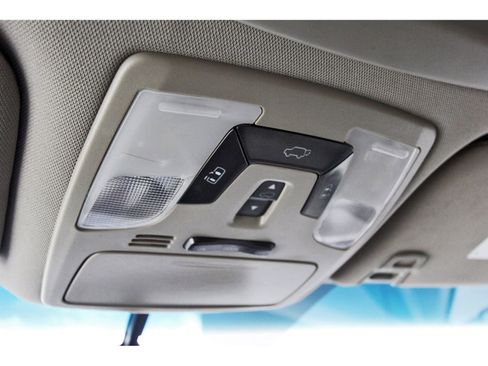 Used 2016 Toyota Sienna XLE Premium FWD image 23