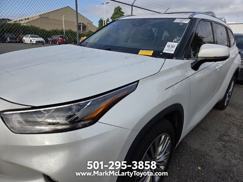 Used 2022 Toyota Highlander Platinum FWD image 4
