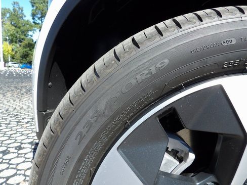 New 2026 Volvo XC40 B5 Plus w/ Protection Package Premier image 28