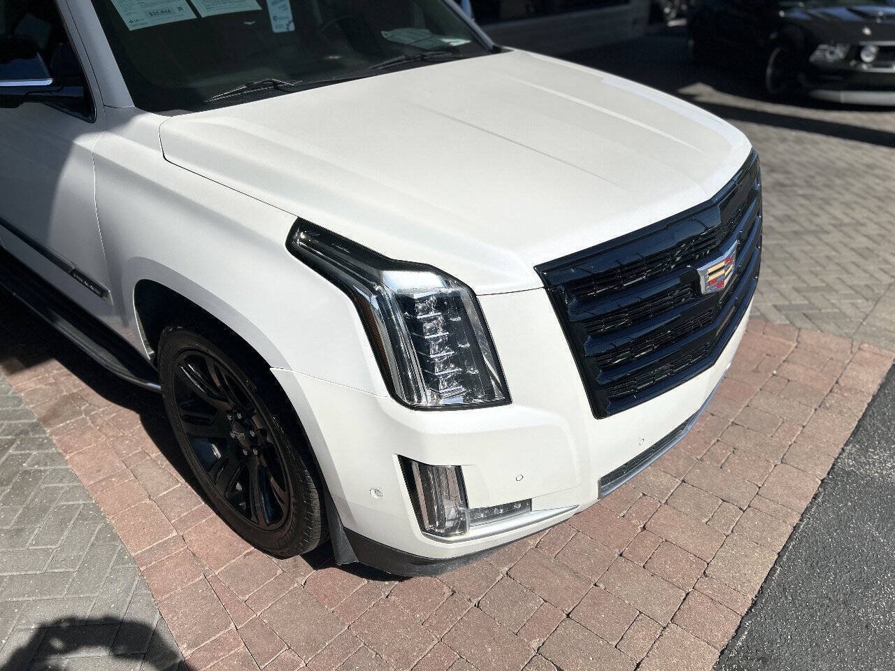 Used 2017 Cadillac Escalade ESV Luxury AWD/4WD image 29