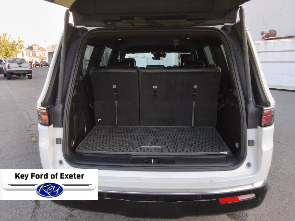 Used 2024 Jeep Wagoneer Series II AWD/4WD image 15