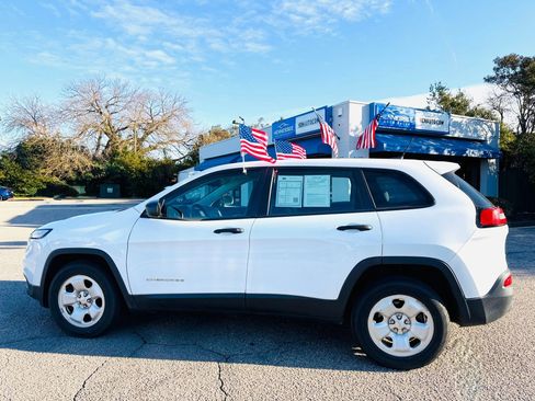 Used 2014 Jeep Cherokee Sport image 28