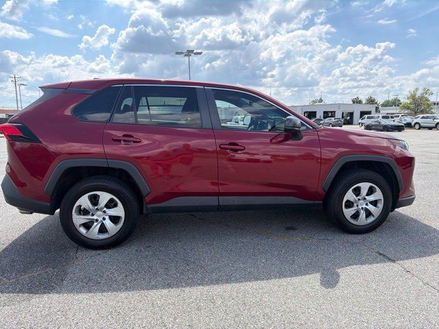 Used 2022 Toyota RAV4 LE AWD/4WD image 2