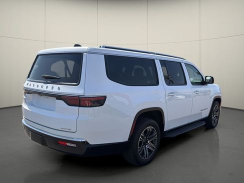 Used 2024 Jeep Wagoneer L Series II RWD image 7