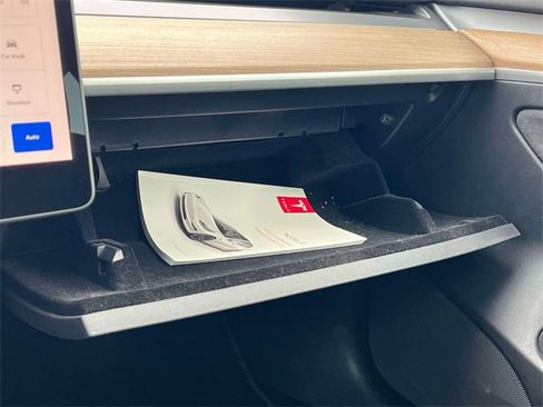 Used 2022 Tesla Model 3 Long Range image 32