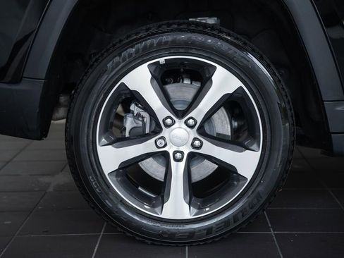 Certified 2023 Jeep Grand Cherokee 4WD 4xe w/ Luxury Tech Group II image 23