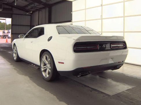 Used 2022 Dodge Challenger R/T RWD image 4