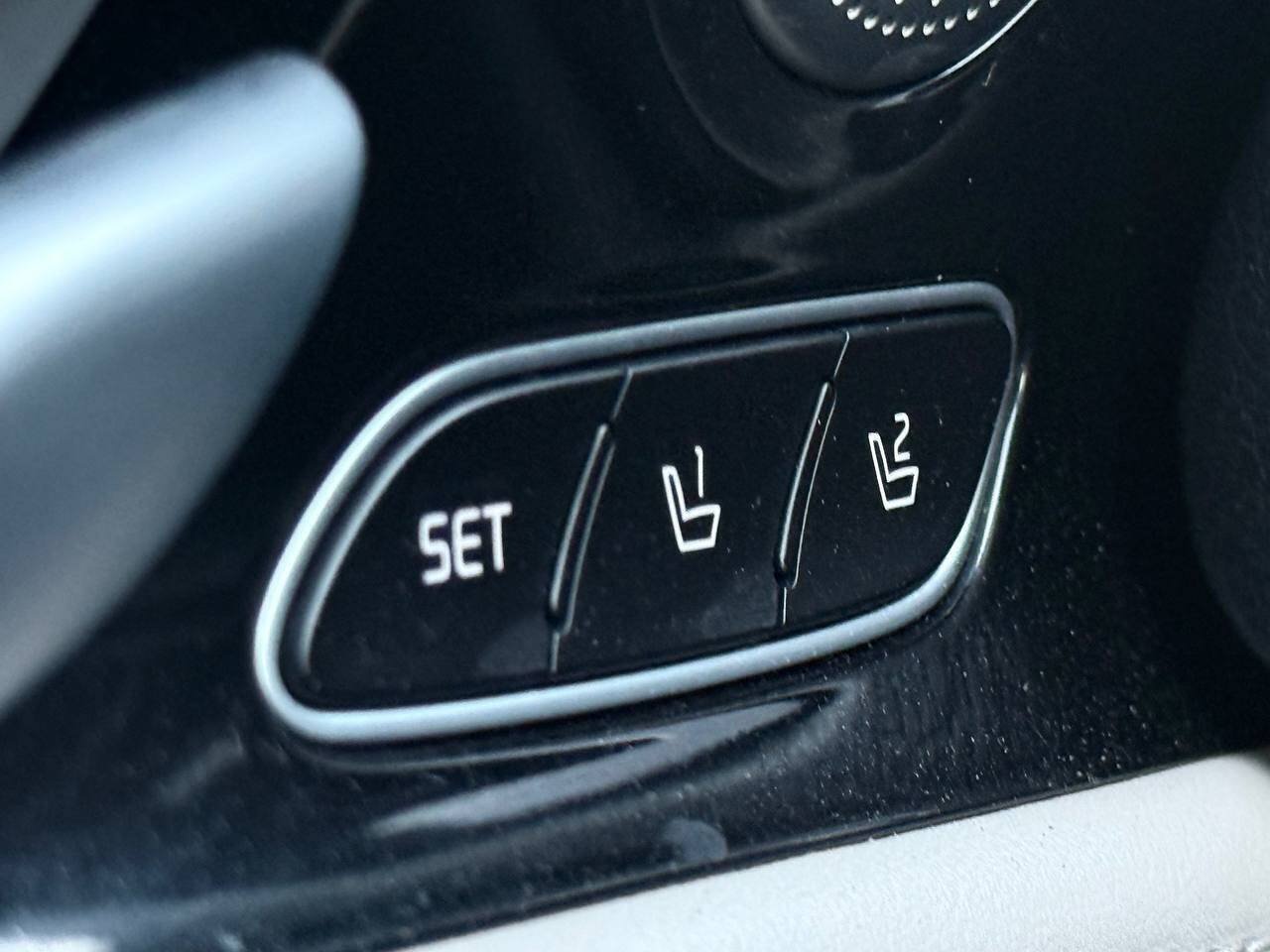 Used 2019 Kia Stinger Premium AWD/4WD image 38