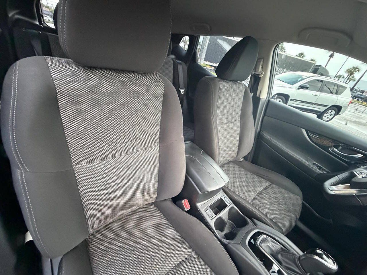 Used 2017 Nissan Rogue Sport SV w/ SV Premium Package FWD image 22