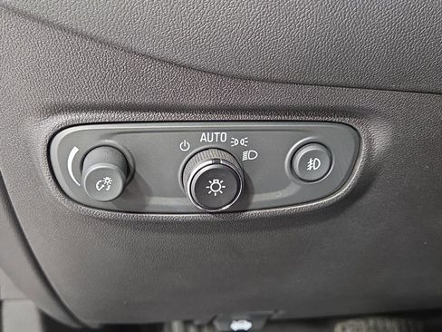 Used 2023 Chevrolet Equinox Premier image 28