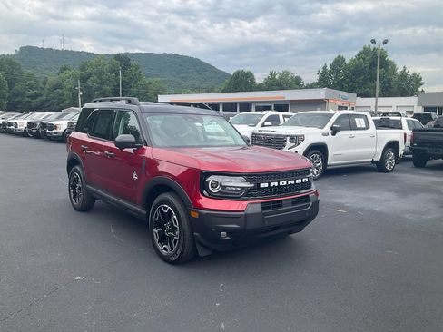 New 2026 Ford Bronco Sport Outer Banks w/ Outer Banks Tech Package+ AWD/4WD image 3