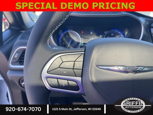 New 2026 Chrysler Pacifica Select image 27