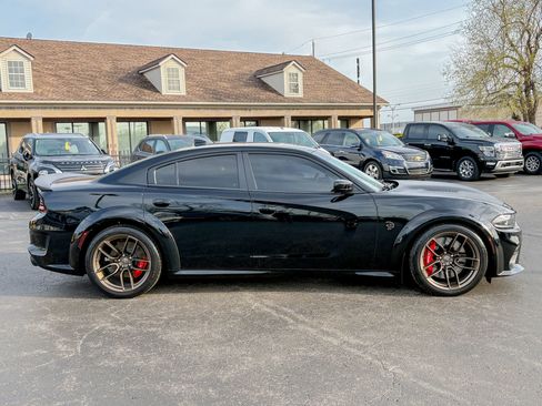 Used 2022 Dodge Charger SRT Hellcat w/ Carbon/Suede Interior Package image 9