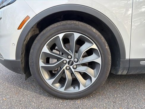 Used 2023 Lincoln Nautilus Reserve w/ Equipment Group 201A image 9