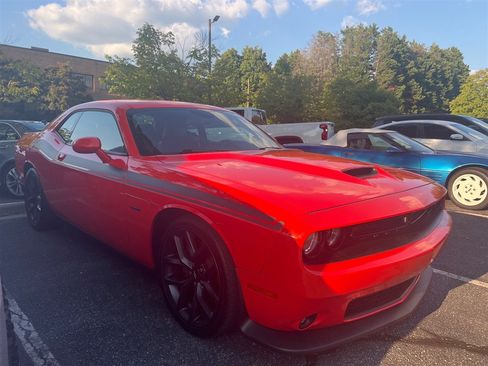 Used 2019 Dodge Challenger R/T w/ Plus Package RWD image 4