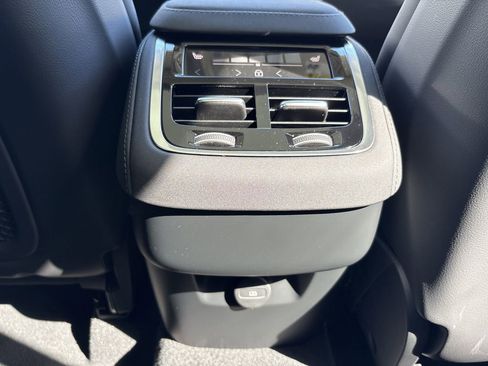 New 2026 Volvo XC90 B5 Plus image 10