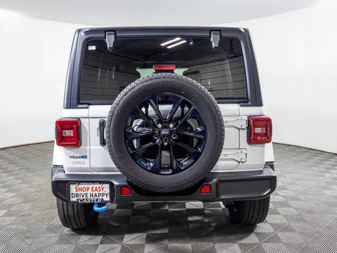 Used 2023 Jeep Wrangler Unlimited Sahara w/ Cold Weather Group AWD/4WD image 18