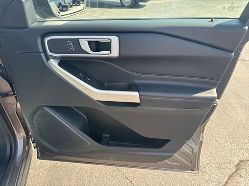 Used 2021 Ford Explorer XLT w/ Equipment Group 202A AWD/4WD image 19