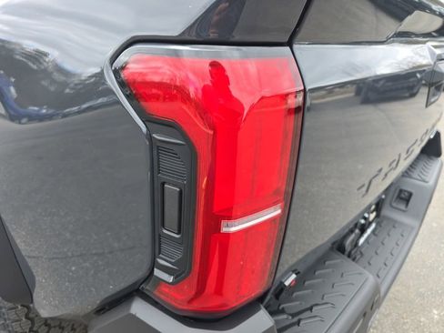 Used 2025 Toyota Tacoma Trailhunter image 35
