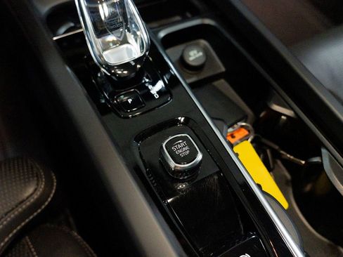 Used 2023 Volvo V60 B5 Cross Country Ultimate w/ Climate Package image 46