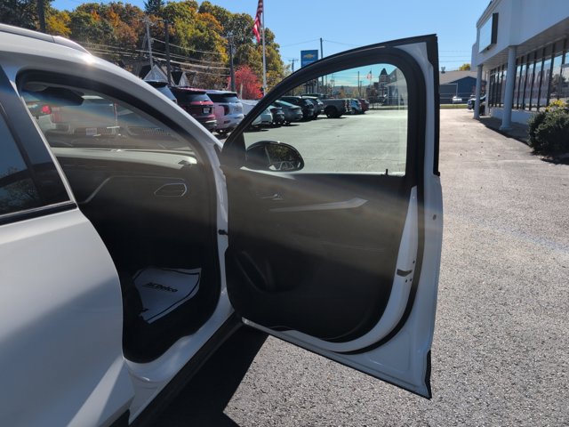 Used 2023 Chevrolet Bolt EUV LT w/ Comfort Package FWD image 31