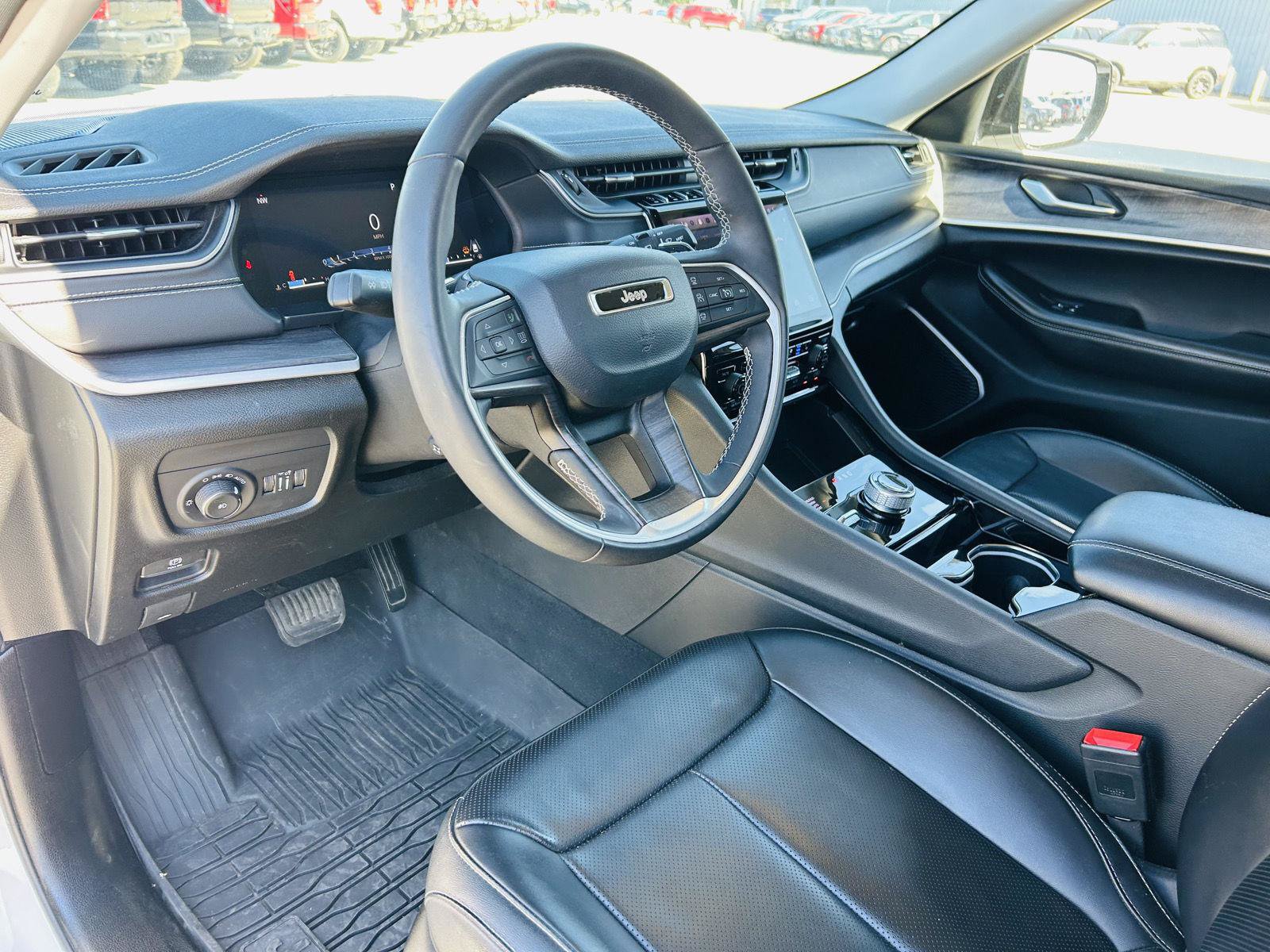 Used 2023 Jeep Grand Cherokee L Limited w/ Luxury Tech Group II AWD/4WD image 20