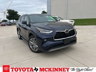 Used 2023 Toyota Highlander Platinum FWD video 1
