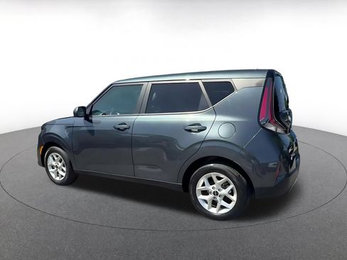 Used 2025 Kia Soul LX w/ LX Technology Package FWD image 9