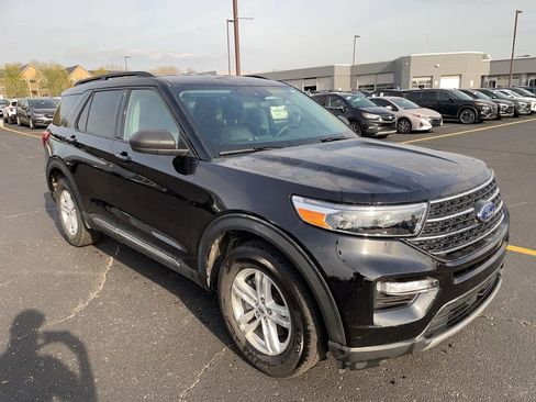 Used 2023 Ford Explorer XLT w/ Equipment Group 202A AWD/4WD image 3