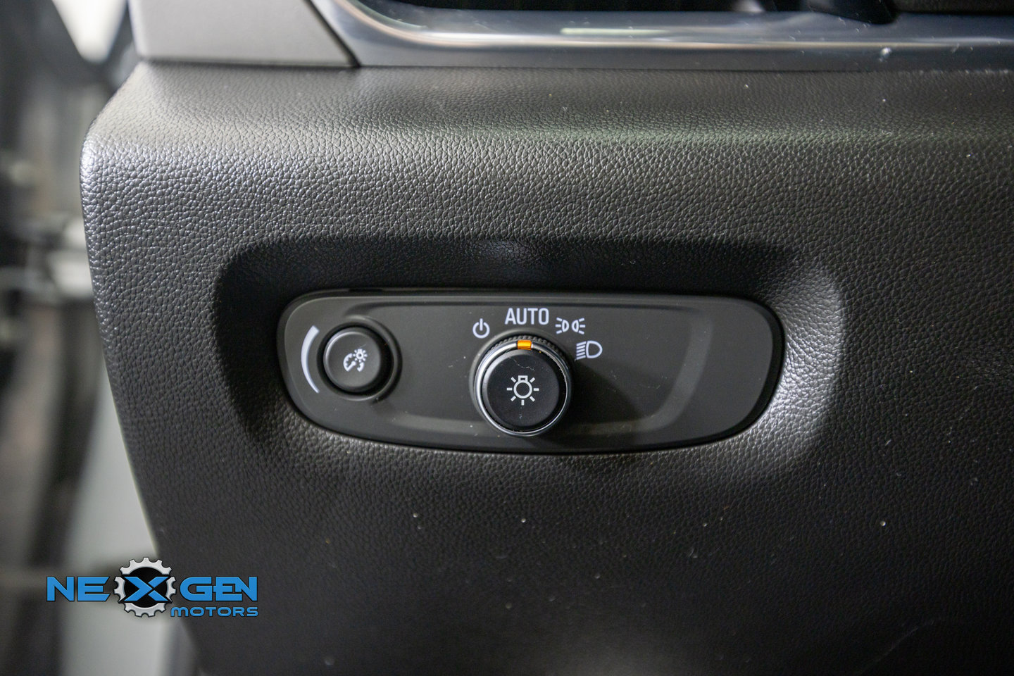 Used 2023 Chevrolet Traverse LT w/ LPO, Floor Liner Package AWD/4WD image 14
