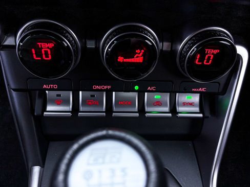 Used 2024 Toyota GR86 Premium RWD image 22