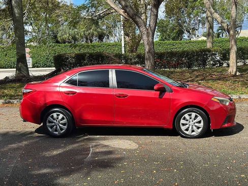 Used 2015 Toyota Corolla LE image 6