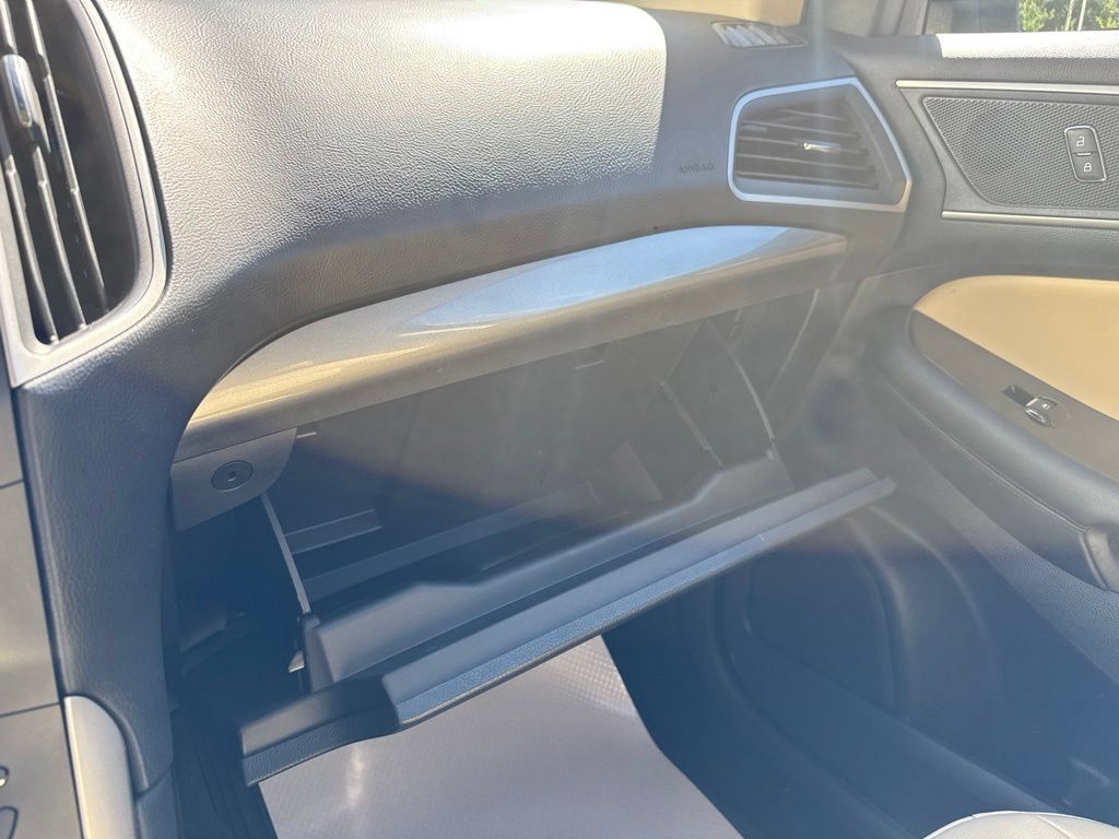 Used 2019 Ford Edge SEL w/ Equipment Group 201A AWD/4WD image 24
