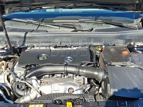 Used 2021 Mercedes-Benz GLB 250 4MATIC image 27