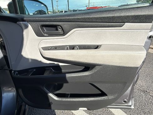 Used 2018 Honda Odyssey EX image 16