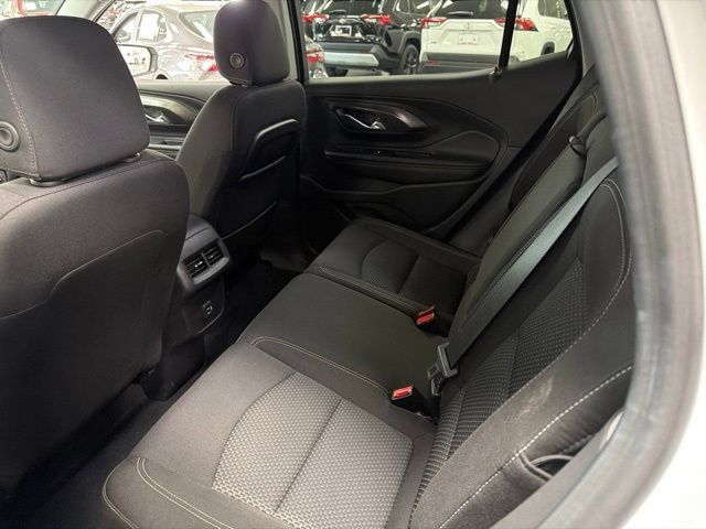 Used 2024 GMC Terrain SLE AWD/4WD image 13