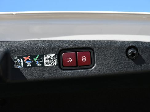 Used 2025 Mercedes-Benz E 350 Sedan image 8