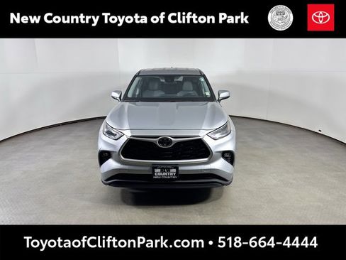 Used 2023 Toyota Highlander LE image 8