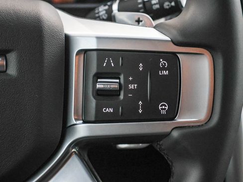 Used 2024 Land Rover Discovery Dynamic SE image 34